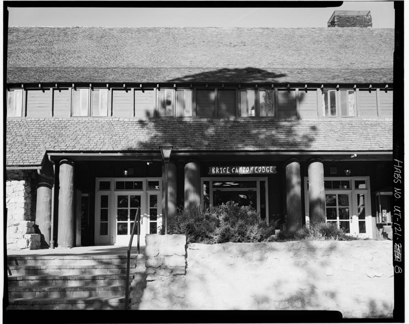 Bryce Canyon Lodge’s front entrance