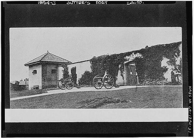 Photo of Sutter’s Fort and several cannons