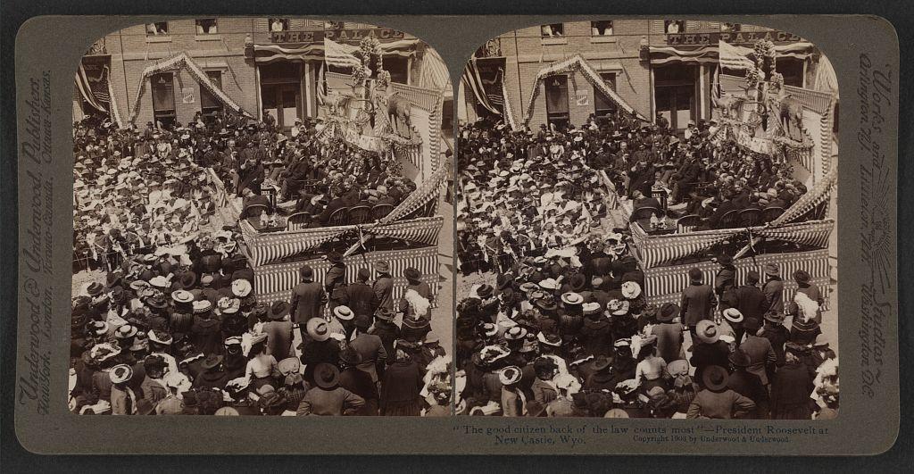 Crowded citizens gather as they try to hear President Roosevelt’s speech