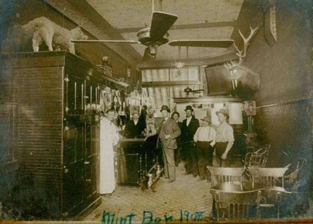 The Mint Bar in 1907, shortly after opening.