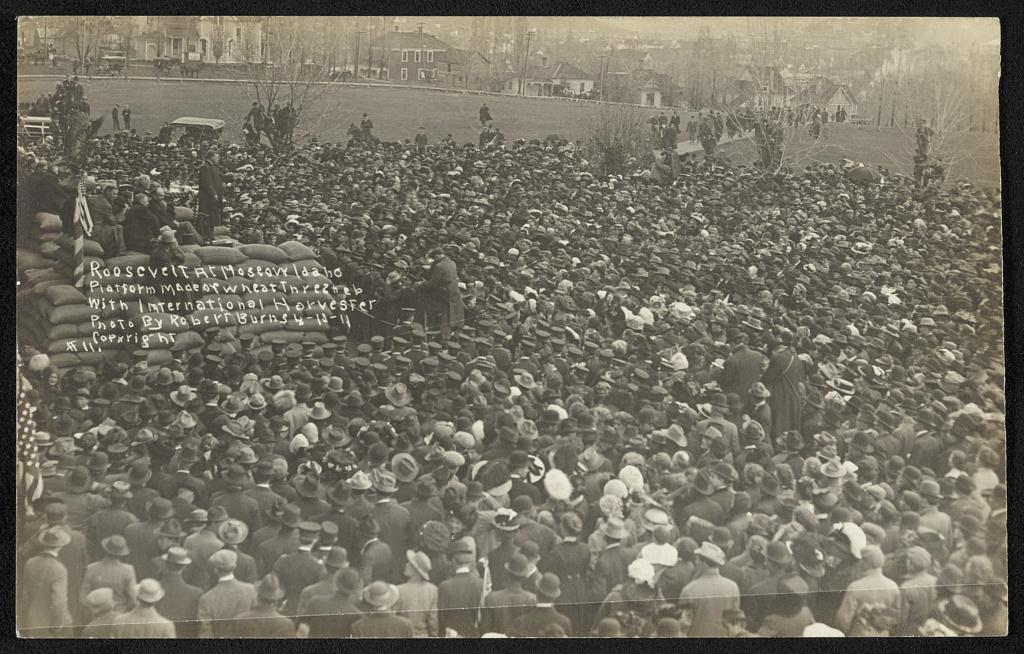 Large crowd gathered around the University of Idaho’s administrative building to hear former President Roosevelt speak