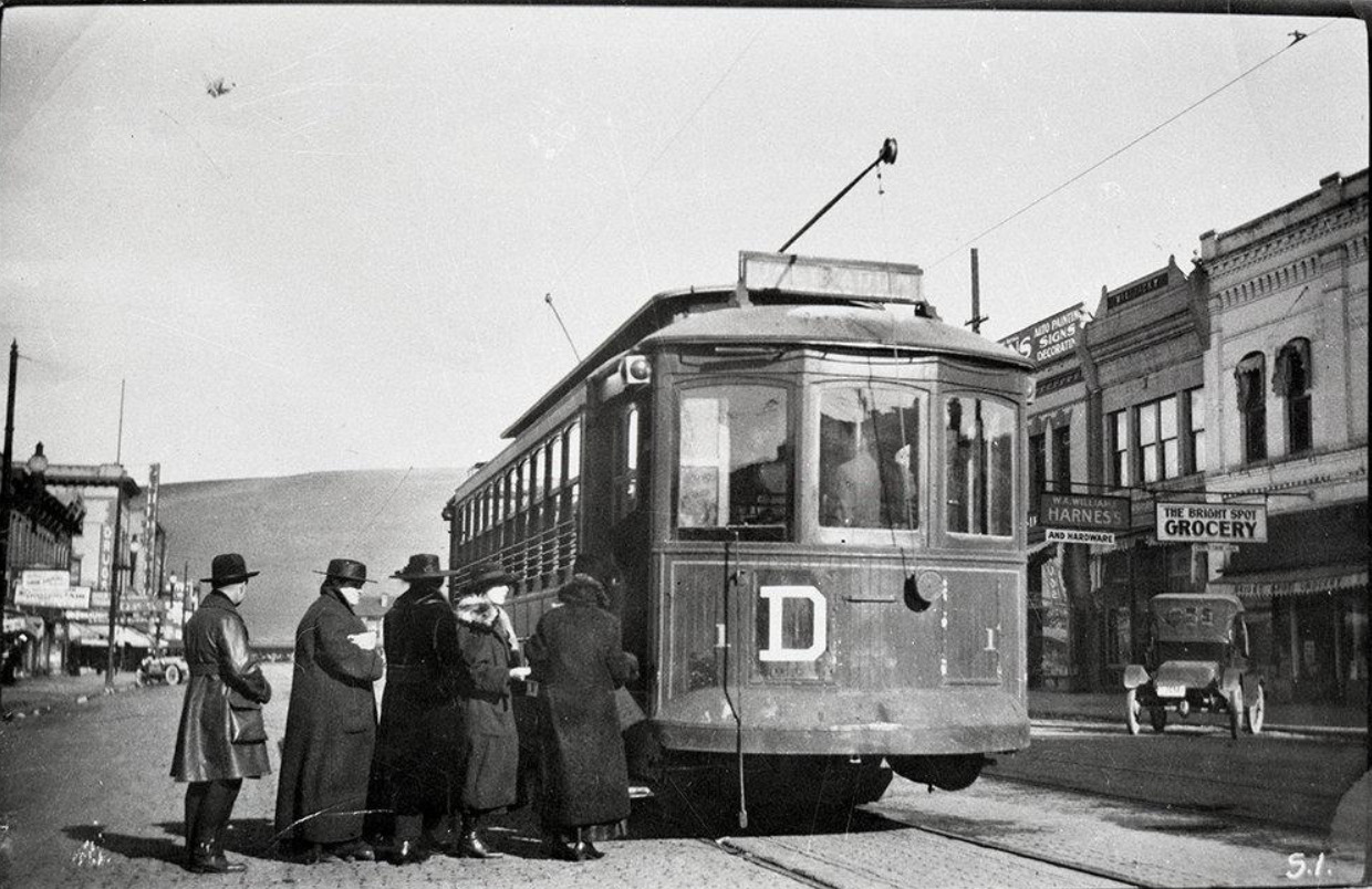 Passengers boarding streetcar. Date unknown